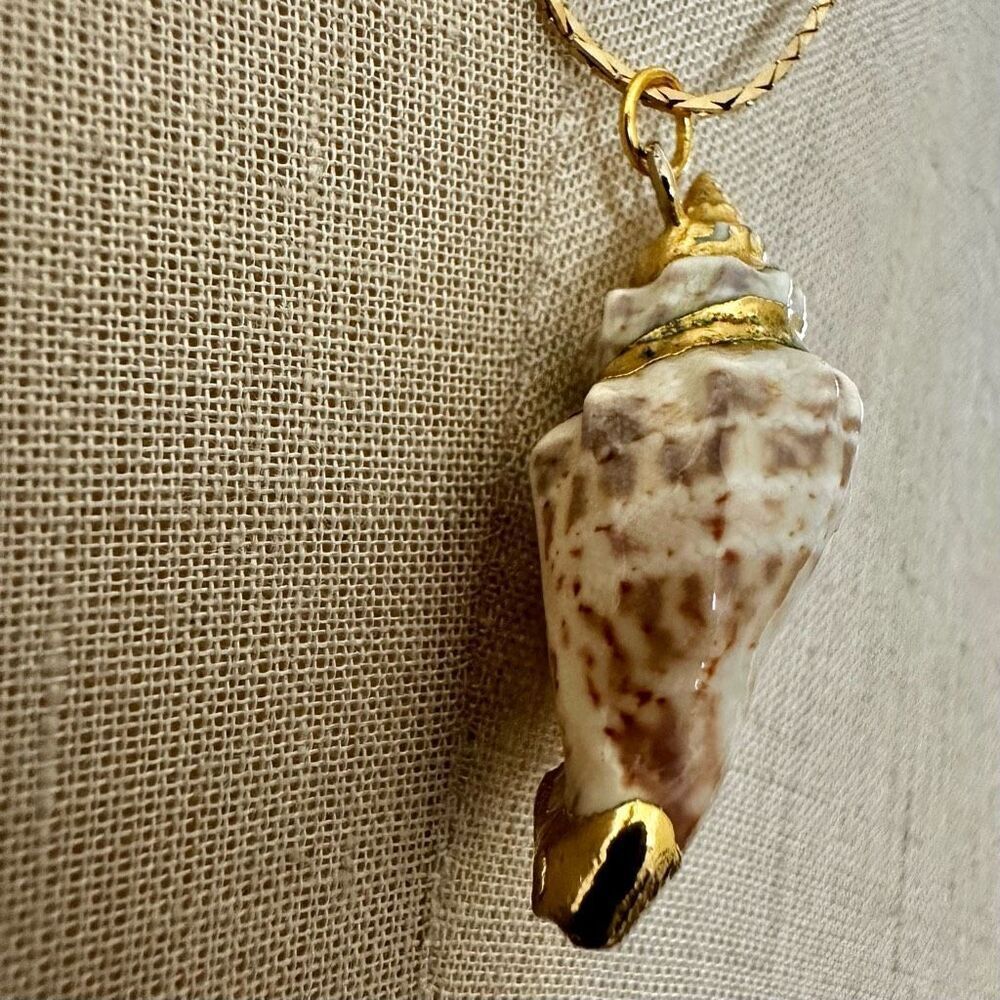 Gold tone Edged Natural Shell Pendant Necklace - Picture 5 of 10